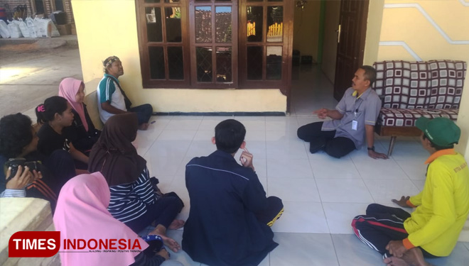 Suasana sosialisasi tentang pentingnya jaminan sosial dari BPJS Ketenagakerjaan KCP Situbondo, kepada mahasiswa magang dan KKN. (FOTO: Syamsul Arifin/TIMES Indonesia)