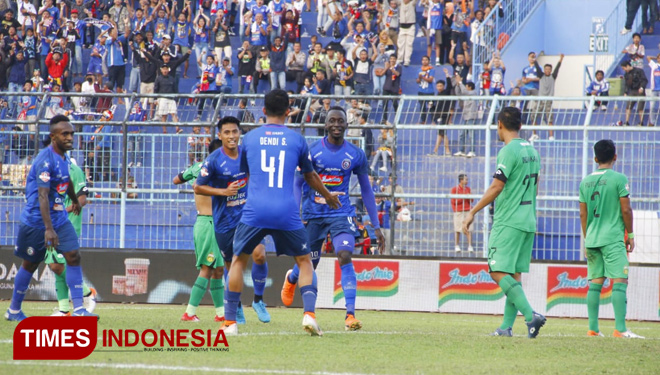 Arema FC vs Bhayangkara FC di Stadion Kanjuruhan, Kabupaten Malang, Jumat (26/7/2019). (FOTO: Tria Adha/TIMES Indonesia)