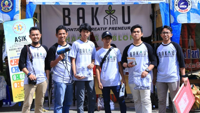 Personil BAKAU, Mane, Mufli, Korib dan Indra saat mengikuti Pameran di sebuah kegiatan Pameran dalam rangka Hari Anak Nasional. (FOTO: Istimewa)