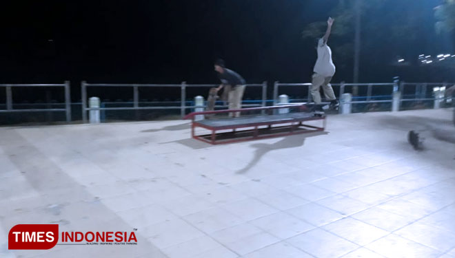 Salah-satu-fasilitas-di-Taman-Bantaran-Kota-Madiun-b.jpg
