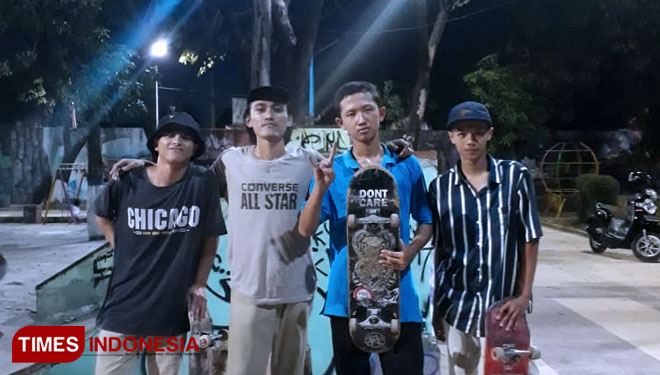 Salah satu fasilitas di Taman Bantaran Kota Madiun yakni tempat berlatih skateboard yang selalu ramai. (Foto: Ririn E/TIMES Indonesia)