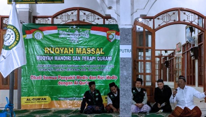 Suasana ruqyah massal yang diselenggarakan Jam’iyyah Ruqyah Aswaja (JRA) Nyi Ageng Serang. (FOTO: Istimewa)