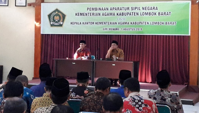 Para ASN lingkup Kemenag Lobar yang mengikuti acara pembinaan. (Foto: Istimewa)