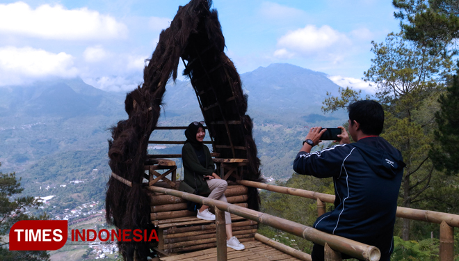 Goa Pandawa, tempat ketinggian paling strategis untuk melihat sunrise di Kota Batu. (FOTO: Muhammad Dhani Rahman/TIMES Indonesia)