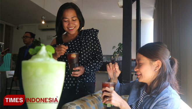 The Localist Coffee and Bistro menjadi tempat nongkrong homey yang ramah bagi ibu dan anak di Surabaya, Jumat (2/8/2019). (FOTO: Lely Yuana/TIMES Indonesia)