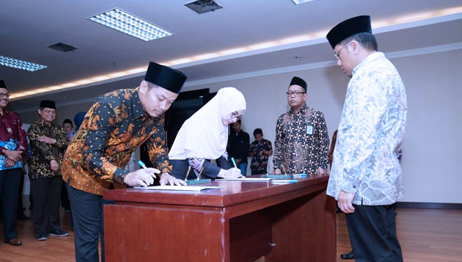 Direktur Jenderal Pendidikan Islam Kementerian Agama RI (Kemenag RI) , Kamaruddin Amin, melantik 42 Penjabat Baru Bidang Pendidikan Islam (FOTO: Kemenag RI)