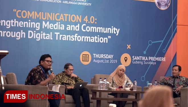 Para pembicara dalam acara International Postgraduate Conference On Media and Communication (IPCOMC) 2019Prof. Dr. Henri Subiakto, Drs., S.H., M.H dosen Universitas Airlangga. (FOTO: AJP TIMES Indonesia)