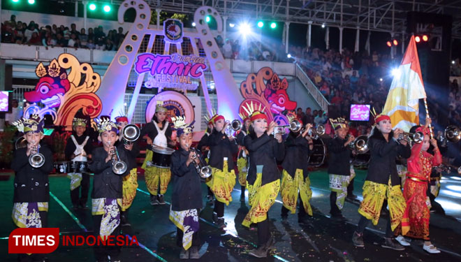 Pemkab-Banyuwangi-Menggelar-Festival-Drumband-Etnik-2019-a.jpg