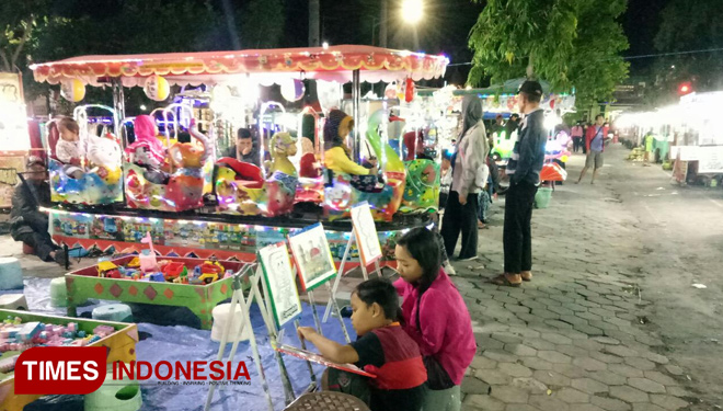 Suasana alun-alun Magetan saat malam hari. (Foto: Aditya Candra/TIMES Indonesia)