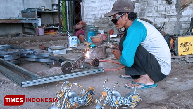 Miniatur-sepeda-motor-a.jpg