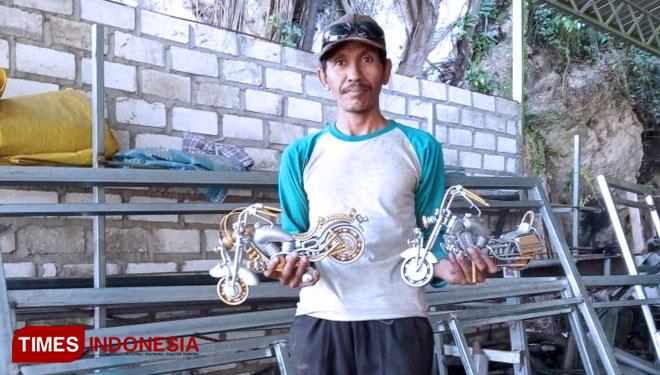Di Tangan Pria Lamongan ini Serpihan Besi Bekas Bisa Jadi Di Tangan Pria Lamongan ini Serpihan Besi Bekas Bisa Jadi
