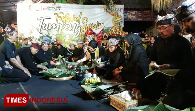 Tradisi Tumpeng Sewu di Desa Adat Osing Kemiren, Kecamatan Glagah, Banyuwangi. (Foto: Roghib Mabrur/TIMES Indonesia)