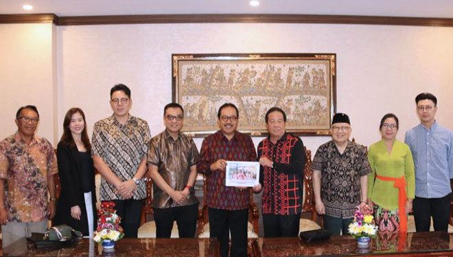 The Vice Governor of Bali Tjokorda Oka Artha Ardana Sukawati and the President and Franchise Owner MTI, Tan Sri Datuk Danny Ooi. (Picture by: Humas Pemprov Bali)