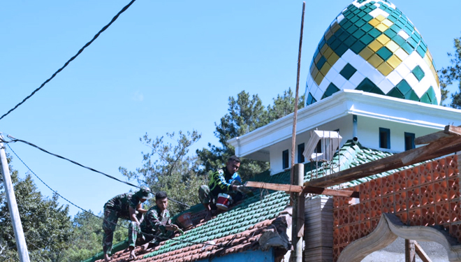Pembangunan masjid di Desa Bendungan, Trenggalek oleh Satgas TMMD 105 mencapai tahap 100 persen dan bisa digunakan warga setempat, Selasa (6/8/2019). (Foto: Istimewa)