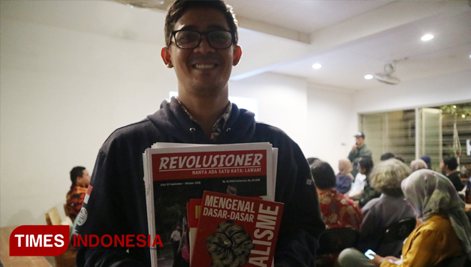 Diskusi Buru Hantu Razia Buku di Kantor Sekretariat AJI Surabaya, mengupas razia buku sebagai ancaman komunitas literasi di Indonesia, Rabu (7/8/2019). (Foto: Lely Yuana/TIMES Indonesia).