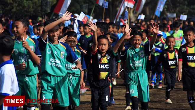 Pembukaan NKRI Football Festival diikuti oleh ribuan peserta dari berbagai klub di Lapangan Rampal Kota Malang. (FOTO: Tria Adha/TIMES Indonesia)
