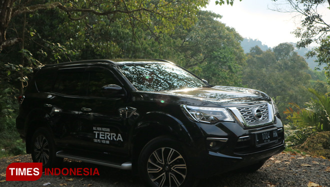 Foto : Menghadirkan performa mesin halus tanpa goncangan, Nissan Terra melibas tanjakan berliku di Cangar, Malang, Jumat (9/8/2019). (FOTO: Lely Yuana/TIMES Indonesia)