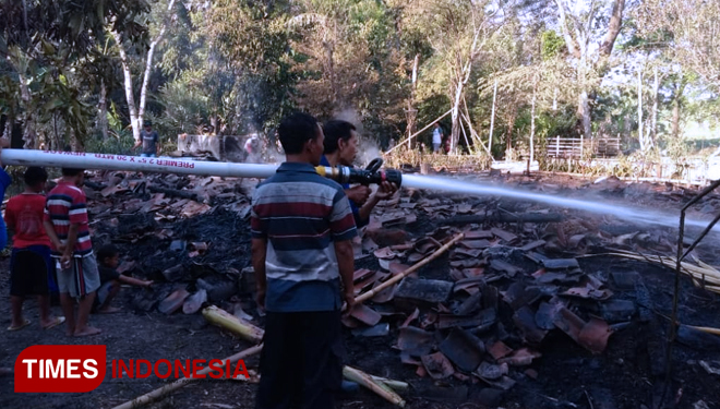 Rumah Lasiyem di Desa Ngale, Ngawi ludes terbakar. (Foto: Ardian Febri TH/TIMES Indonesia)