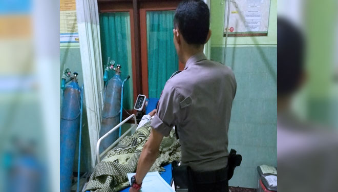 Korban yang diduga keracunan permen sedang dirawat di Puskesmas Pajarakan, Kabupaten Probolinggo. (FOTO: Istimewa)