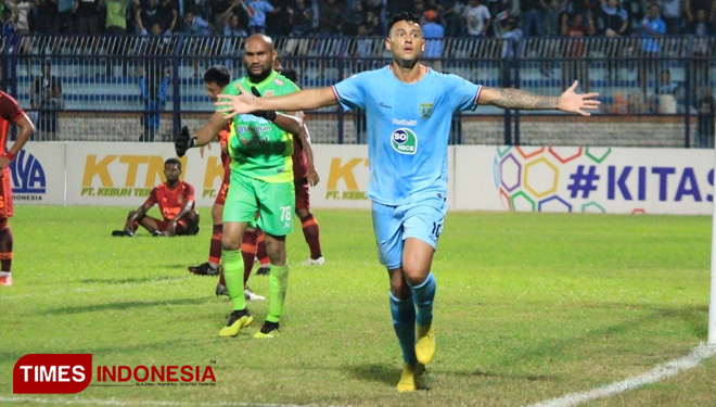 Alex dos Santos Goncalves, striker Persela Lamongan. (FOTO: MFA Rohmatillah/TIMES Indonesia)