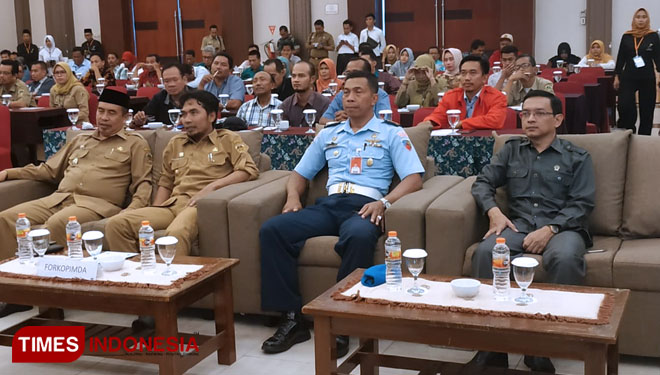 Bupati dan Wabup Madiun serta perwakilan parpol menghadiri rapat pleno KPU Kabupaten Madiun. (Foto: Yupi Apridayani/TIMES Indonesia)
