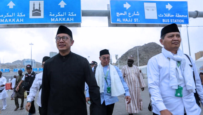 Menteri Agama,  Lukman Hakim Saifuddin saat melihat arus pergerakan jemaah haji Indonesia. (FOTO: Kemenag)
