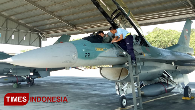 Pesawat tempur TNI-AU di Lanud Iswahjudi Magetan, saat akan diberangkatkan ke Bandar Udara Halim Perdanakusuma Jakarta, Senin (12/8/2019. (foto: Aditya Candra/TIMES Indonesia)