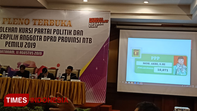 KPU saat metetapkan caleg terpilih anggota DPRD NTB, (FOTO: pauzan Basri/Times Indonesia)