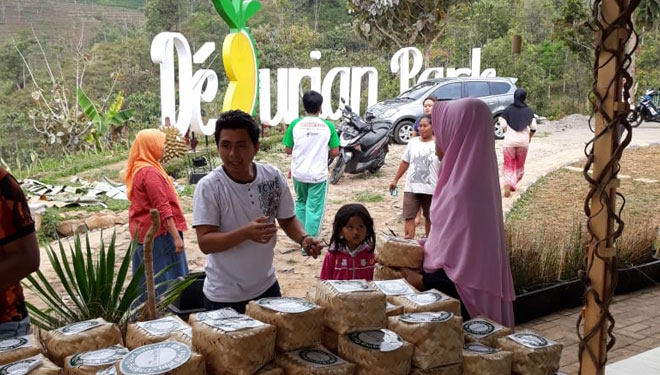 Pakai Daun dan Besek saat Idul Adha, DeDurian Park Dorong Penanaman Bambu