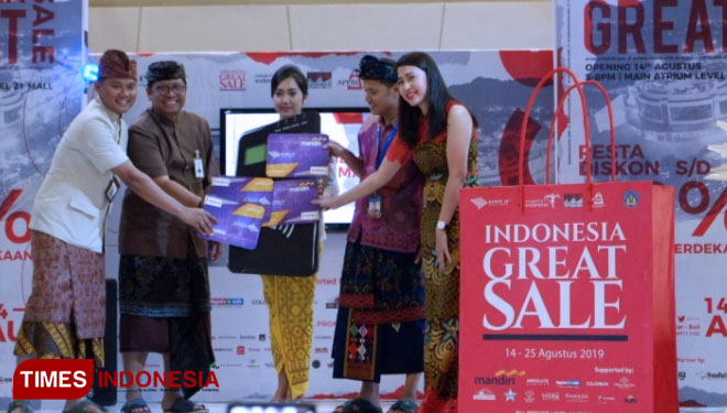 Kolaborasi Level 21 Mall Bali dengan Bank Mandiri meluncurkan E-money spesial. (Foto: Imadudin M/TIMES Indonesia)