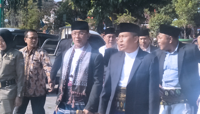 Sekjen Kemenag RI (kanan) Wali Kota Mataram Ahyar Abduh (kiri) (FOTO: Pauzan Basri/TIMES Indonesia)