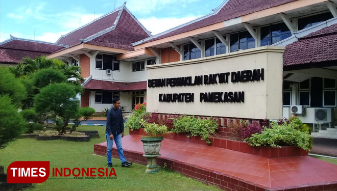 Kantor DPRD Kabupaten Pamekasan.(Foto: Akhmad Syafi'i/TIMES Indonesia)
