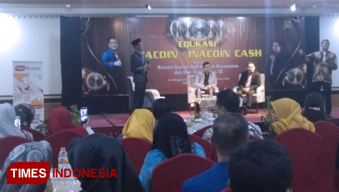 Kreator Inacoin, H. Iwan Kurniawan dan Efrifo Putra SE dalam acara Edukasi Inacoin dan Inacoin Cash di The Rich Hotel Jalan Magelang Yogyakarta, Rabu (14/8/2019) malam. (FOTO: Dwijo Suyono/TIMES Indonesia)