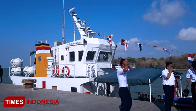 Kapal Rumah Sakit Apung Bertengger di Pelabuhan Kalianget. (Foto: Ach. Qusyairi Nurullah/TIMES Indonesia)
