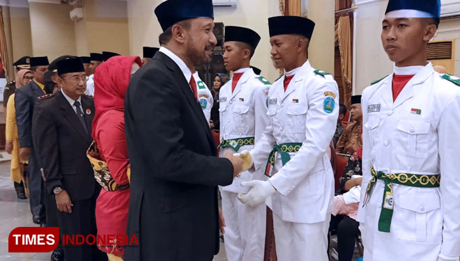 Bupati Ipong Kukuhkan Anggota Paskibraka Ponorogo