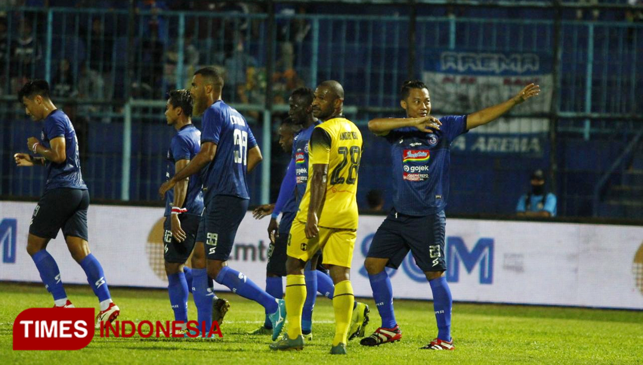 Arema FC berhasil membobol gawang Barito Putera di babak pertama skor menjadi 1-0 dalam Shopee Liga 1 di Stadion Kanjuruhan Malang. (Tria Adha/TIMES Indonesia)