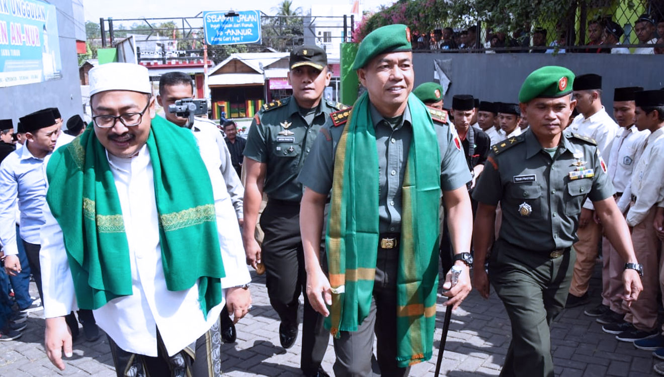 Danrem 083/Bdj Kolonel Inf Zainuddin saat di Ponpes An-Nur 1 Bululawang, Kabupaten Malang. (Foto: Penrem 083/Bdj)