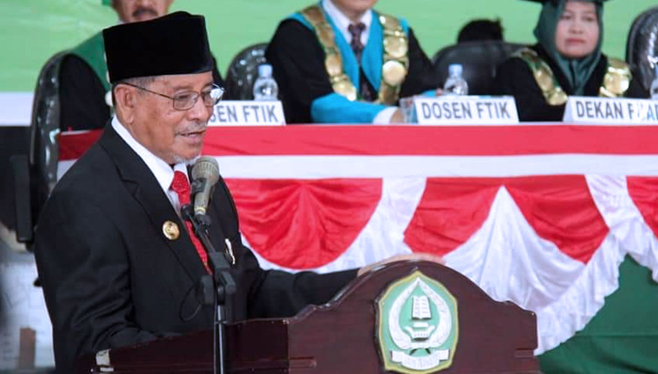 Gubernur Abdul Gani Kasuba menyampaikan Sambutan di acara wisuda IAIN Ternate. (Foto: Janwar/Humas)