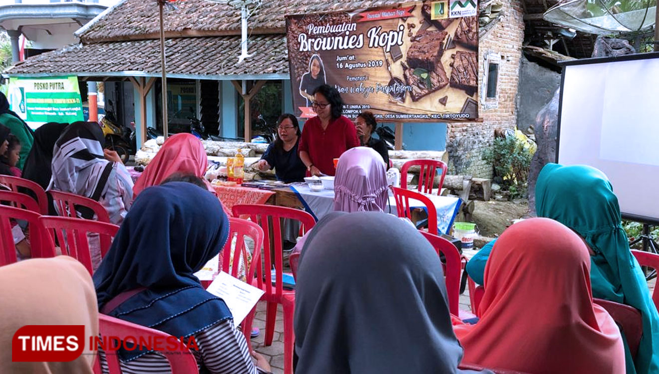 Sosialisasi Inovasi Olahan Kopi di desa Sumbertangkil, Kecamatan Tirtoyudo, Kabupaten Malang, Rabu (21/8/2019) (FOTO: Dena/TIMES Indoneisa)