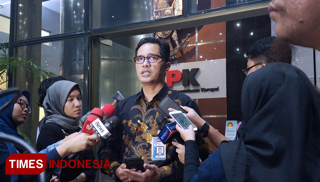 Kabiro Humas KPK RI, Febri Diansyah Saat Memberikan Keterangan Update Pemeriksaan kepada Wartawan (Foto: Edi Junaidi ds/TIMES Indonesia)