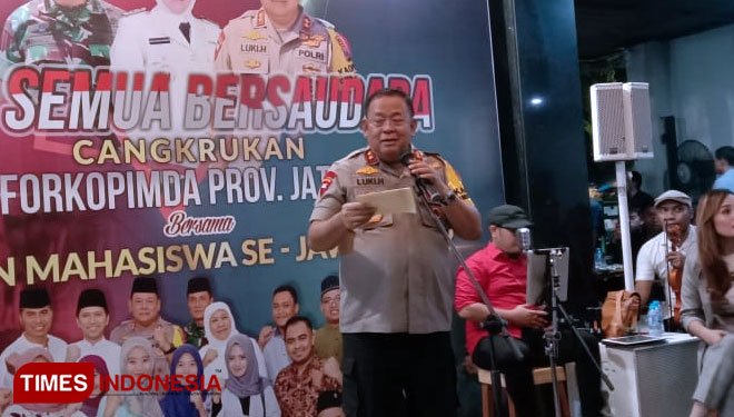 Kapolda Jatim Irjen Pol Luki Hermawan di acara Cangkrukan bersama BEM se Jawa Timur di Surabaya. (Foto: Naufal Ardiansyah/TIMES Indonesia)