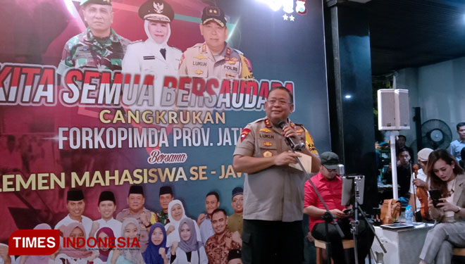 Kapolda Jatim Irjen Pol Luki Hermawan di acara Cangkrukan bersama BEM se Jawa Timur di Surabaya. (Foto: Naufal Ardiansyah/TIMES Indonesia)