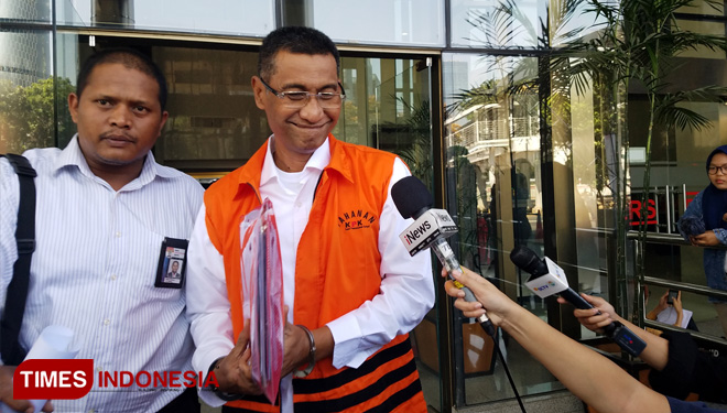Mantan Bupati Kudus, Muhammad Tamzil (MTZ) usai memenuhi pemeriksaan Penyidik KPK. (FOTO: Edi Junaidi ds/TIMES Indonesia).