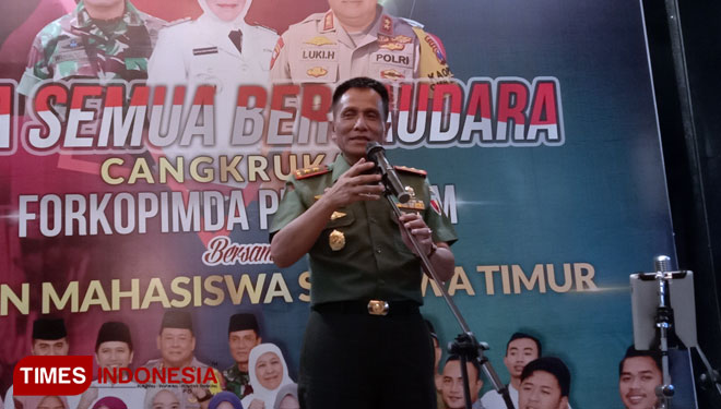 Pangdam V/Brawijaya Mayjen TNI Wisnoe P.B di acara Cangkrukan Kapolda bersama Forkopimda dengan BEM Se-Jatim di Surabaya. (Foto: Naufal Ardiansyah/TIMES Indonesia)