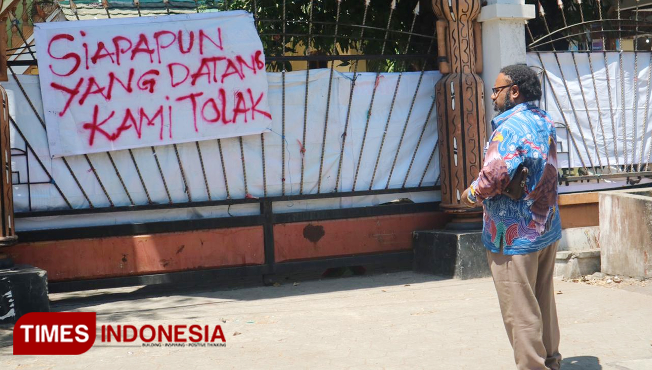 Aksi penolakan mahasiswa asal Papua terhadap rombongan pejabat. (FOTO: Lely Yuana/TIMES Indonesia)