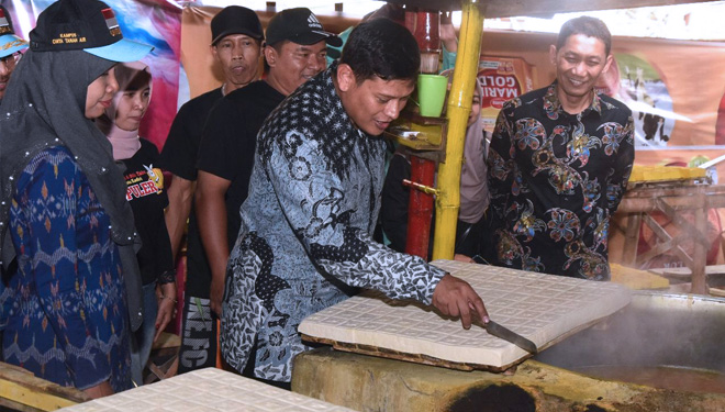 Wali Kota Kediri saat melaunching kampung tahu (FOTO: Istimewa)