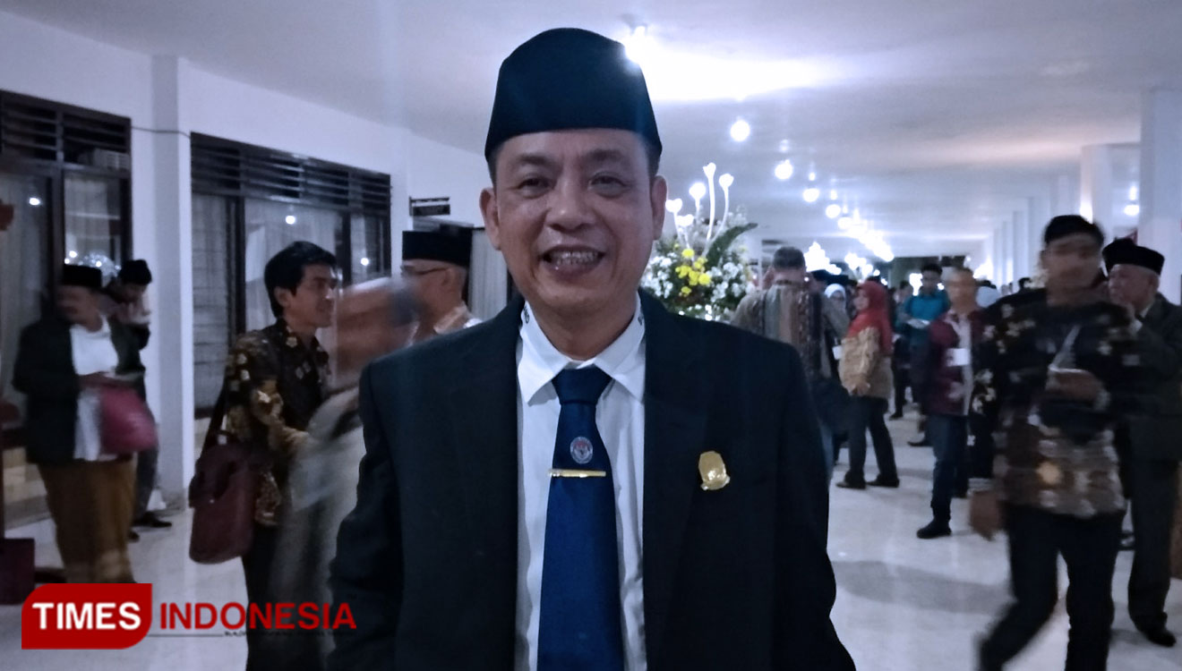 Michael Edy Hariyanto, usai mengikuti pelantikan di gedung DPRD Banyuwangi. (Foto: Agung Sedana/ TIMES Indonesia)