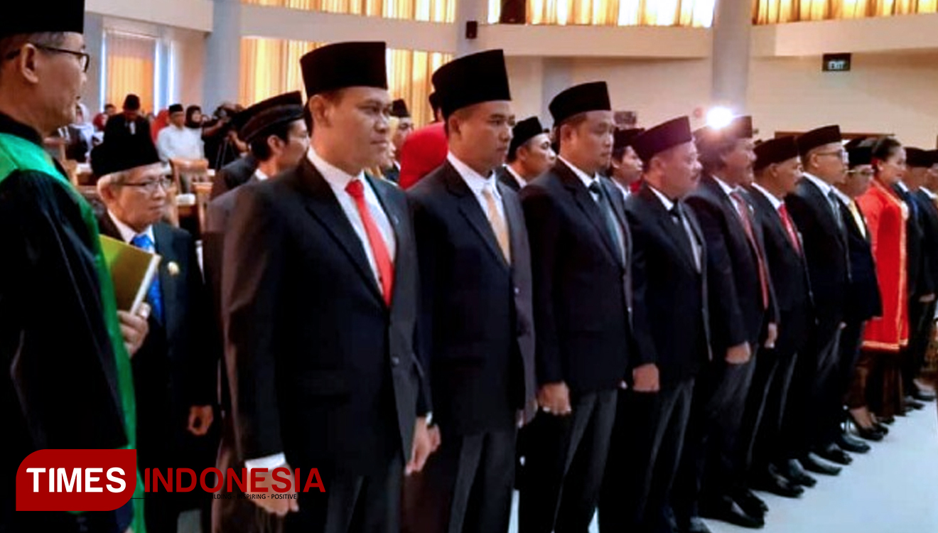 Suasana pelantikan 45 anggota DPRD Magetan periode 2019-2024, Jumat (23/8/2019). (Foto: M Kilat Adinugroho/TIMES Indonesia)