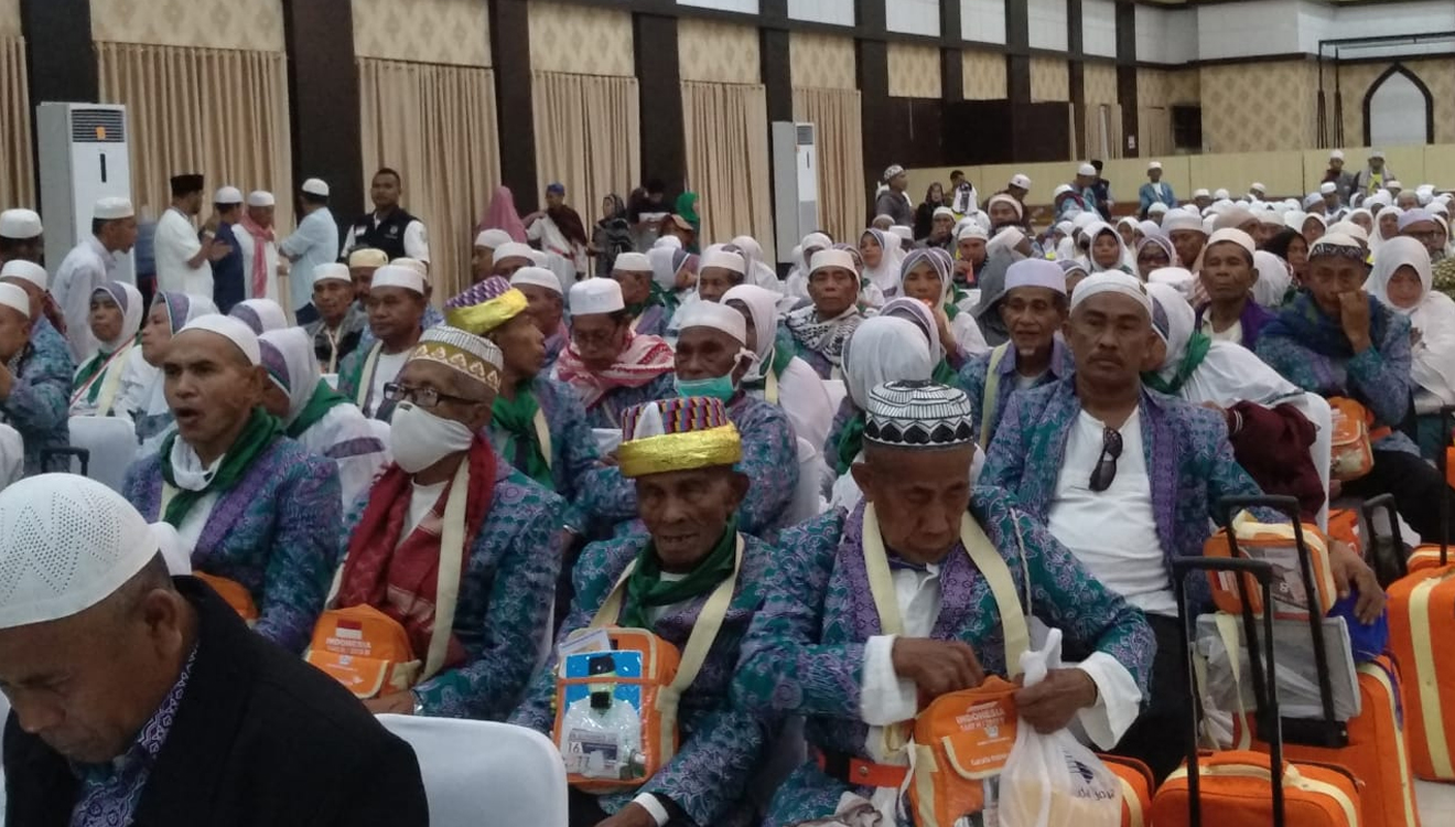 Acara penyambutan dan penyerahan Jamaah Haji dari Embarkasi Makassar ke Pemprov Malut. (Foto: Humas Kemenag Malut)