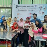 Tim PKM Universitas Muhammadiyah Jember Ajak Ibu Rumah Tangga Olah Limbah Tahu Jadi Produk Mahal